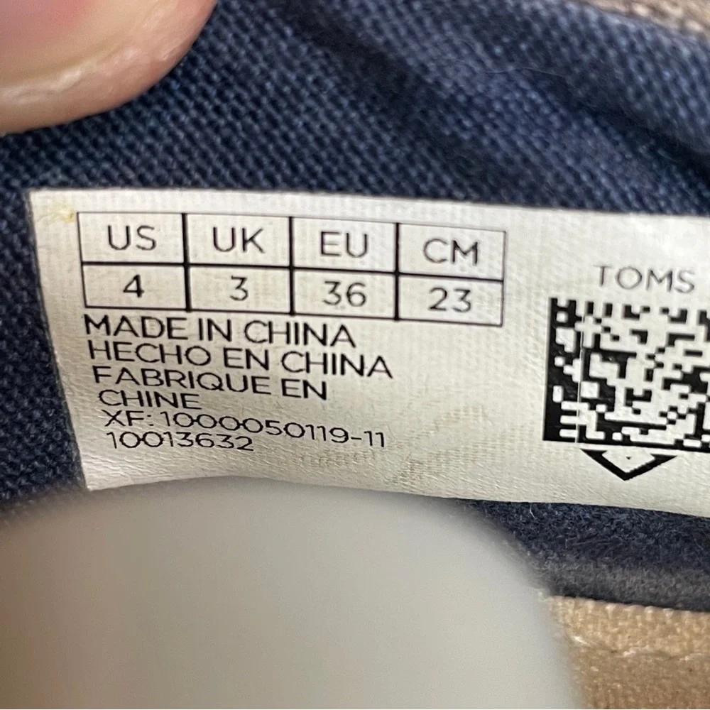 Toms Kids Seasame Street Grey Slip Ons Size 4‎